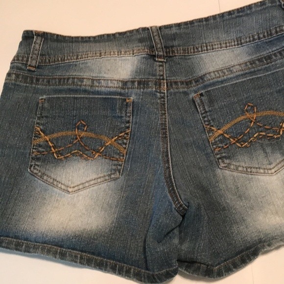 L.E.I. Jean Shorts -  11 Junior - Picture 3 of 4